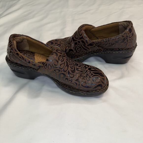 BORN B.O.C. PEGGY Coffee Brown Tooled Leather Nursing Work Clogs BC6630 US 8.5 - Picture 3 of 12